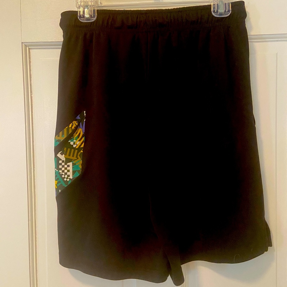 Nike youth boys black basketball shorts… Medium
